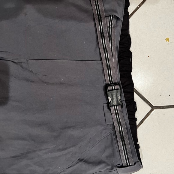 Duluth trading Co. Mens grey nylon hiking pants. Size XL - Picture 5 of 10